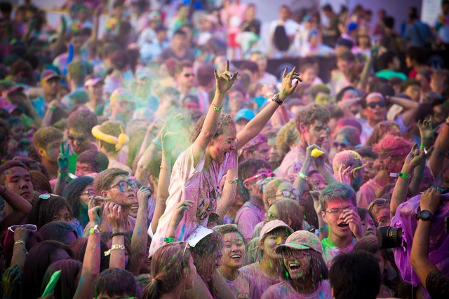 và cuối cùng là sân khấu âm nhạc lớn. Color Me Run sẽ mang đến cho bạn tất cả. Shout out loud!