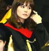 Ivy rạng rỡ trong lễ tốt nghiệp đại học