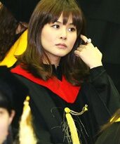 Ivy rạng rỡ trong lễ tốt nghiệp đại học