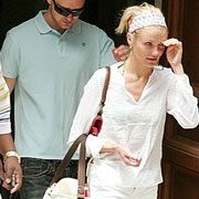 “Đôi đũa lệch” Cameron và Justin chính thức chia tay