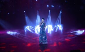 Được các doanh nghiệp CNTT cổ vũ, ca sỹ Lệ Quyên bất ngờ, thích thú