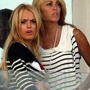 Bố mẹ Lindsay Lohan lên tiếng vì con gái