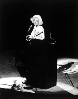 Khoảnh khắc đẹp về huyền thoại sex Marilyn Monroe  - 10