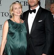 “Người đẹp King Kong” đã sinh bé trai!