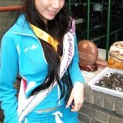 Hoa hậu Úc dẫn đầu cuộc bình chọn qua mạng