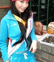 Hoa hậu Úc dẫn đầu cuộc bình chọn qua mạng