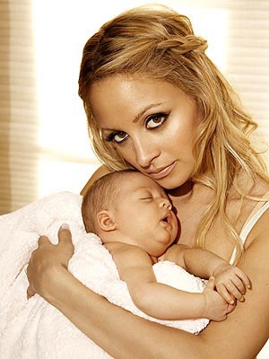 Nicole Richie “trưng” ảnh con gái - 5