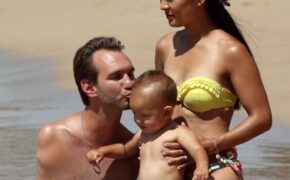 “Người không chân không tay” Nick Vujicic hạnh phúc bên vợ con