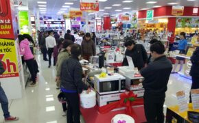 Bán lẻ điện máy “bùng nổ khuyến mãi khủng” mùa hè