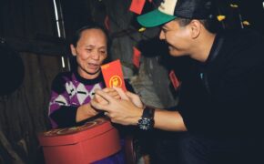 Bất ngờ từ món quà tết MC Phan Anh dành cho bà con vùng lũ