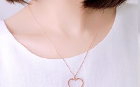 Những món trang sức mà các bạn gái “không thể quên” khi đi du lịch