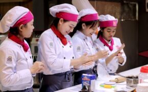 Việc tìm người – “Nghịch lý” nghề làm bánh