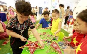 Cho con đi học làm đèn ông sao