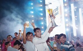 5.000 anh em đội mưa tham dự “lễ hội bia Sư Tử Trắng – Nâng ly vì chí lớn”