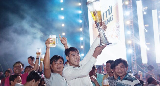 5.000 anh em đội mưa tham dự “lễ hội bia Sư Tử Trắng – Nâng ly vì chí lớn”