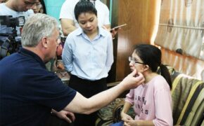 Phẫu thuật dị tật hàm mặt thành công cho cô sinh viên đa tài