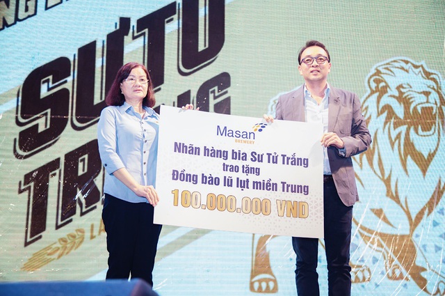  Ông Seokhee Won – Tổng Giám Đốc Công ty TNHH MasanConsumerHoldings (“MCH”) gửi tặng 100 triệu đồng ủng hộ đồng bào Miền Trung 