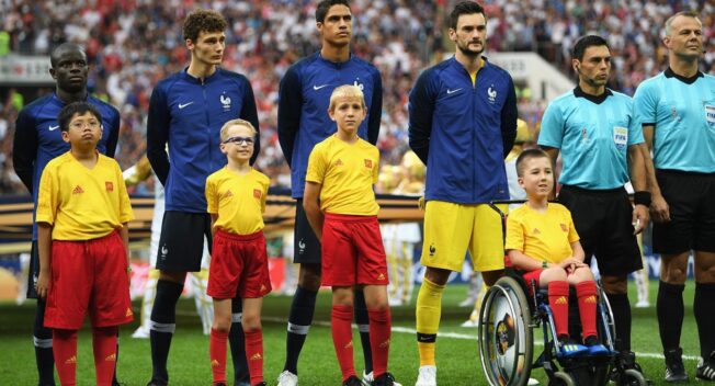 Cậu bé Việt giữa “đấu trường chung kết World Cup”