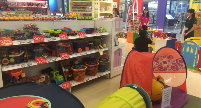Một loạt nhãn hàng đồ chơi ra quân “sales khủng” nhân dịp 1/6