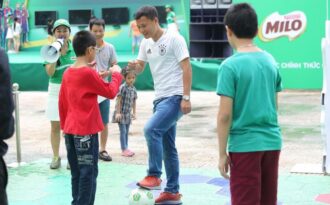 Trẻ chơi thể thao và học 5 phẩm chất có ích cùng Thành Lương