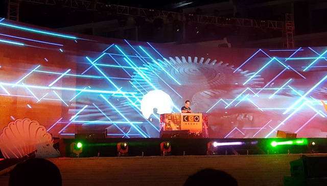 DJ Hoàng Anh đã có phần mở màn ấn tượng cho đêm EDM mừng Giáng sinh