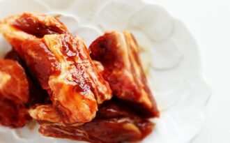 Công thức sườn nướng tiêu và mật ong siêu ngon ngày Tết