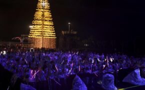 Fans Việt đội mưa xem dàn sao AOMG trình diễn trong đêm nhạc Midnight Kiss