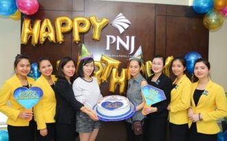Cùng ngày sinh nhật với PNJ, khách hàng ngạc nhiên trước món quà bất ngờ