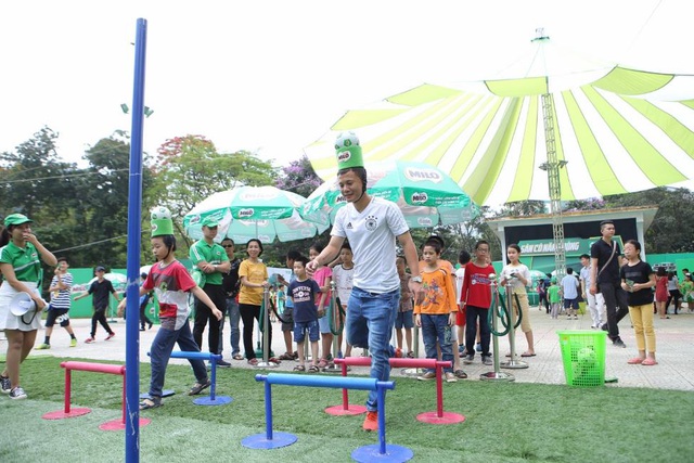 Là một cầu thủ chuyên nghiệp nên Thành Lương không gặp nhiều khó khăn khi tham gia các thử thách của chương trình. “Nhìn các bé chơi các trò chơi bóng đá tại đây, Thành Lương cảm thấy rất thích. Vì các thử thách không chỉ giúp các em thêm yêu hoạt động thể thao, mà còn giúp các em rèn luyện những phẩm chất, “bí kíp” rất quan trọng trong cuộc sống hằng ngày của các em như là: Quyết Tâm, Tôn Trọng, Đoàn Kết, Khiêm Tốn và Dũng Cảm. Mình nghĩ cả 5 phẩm chất này đều rất cần thiết cho trẻ và bất kỳ trẻ em nào cũng có thể đạt được những phẩm chất này miễn là đừng quên luyện tập thể dục thể thao hàng ngày”, Thành Lương chia sẻ.