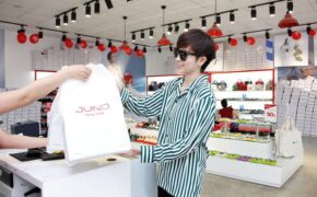 Ngỡ ngàng với quà 20/10 của những “đại gia” showbiz Việt.