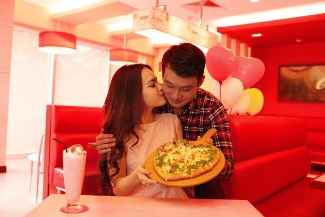 Phái đẹp bảo đảm sẽ ngất ngây với món quà độc đáo Pizza tình yêu!