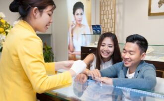 “Liệu pháp mua sắm” cho ngày cưới