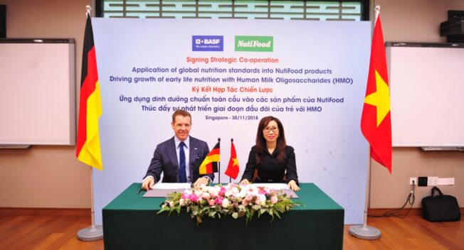 Sữa pha sẵn tiên phong bổ sung HMO: Giải pháp vẹn tròn cho mẹ