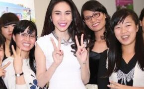 Thủy Tiên hẹn hò với sinh viên trên “Chuyến xe yêu thương”