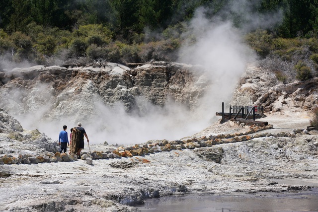 Hoàng Bách dạy con về tình yêu thiên nhiên ở New Zealand - 6