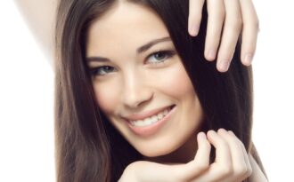 Bí quyết ngăn rụng tóc của phụ nữ Pháp