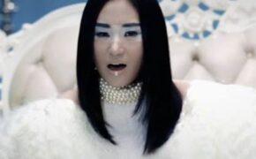 Nhật Thu trở lại với hình ảnh “quái dị”