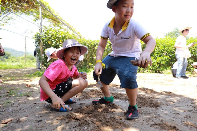 Học sinh khuyết tật Thụy An trải nghiệm “Nông trại vui vẻ” - 3