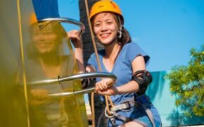 Bạn trẻ Hải Phòng nô nức thử sức chinh phục bức tường 25m