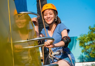 Bạn trẻ Hải Phòng nô nức thử sức chinh phục bức tường 25m