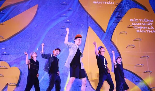 St.319 khoe vũ đạo điêu luyện trước hàng nghìn khán giả Hải Phòng