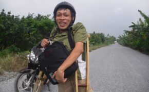 Người viết truyện cổ tích cuộc đời bên đôi nạng gỗ