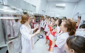 Queenie Skin khánh thành nhà máy mỹ phẩm chuẩn CGMP