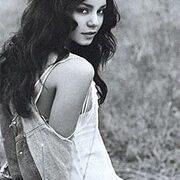 Ngôi sao 19 tuổi lên tạp chí đàn ông