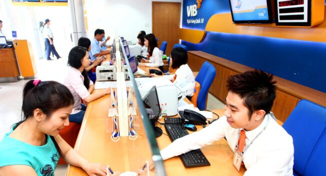 Mua vé tàu Tết: Thanh toán và in vé tại ngân hàng