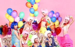 Thí sinh Vietnam’s Next Top Model “bị” bủa vây