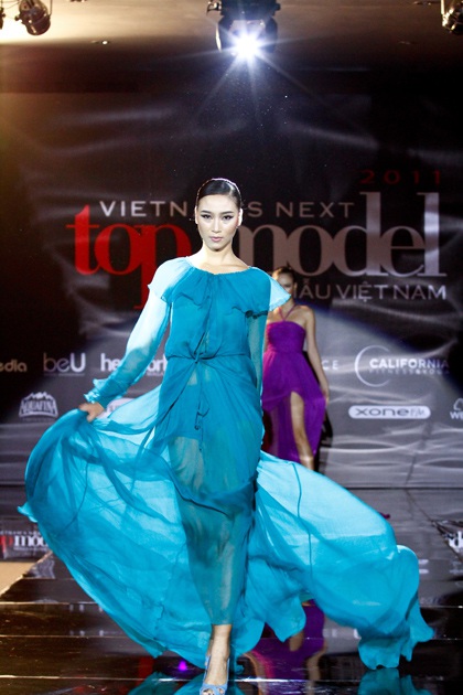 Bật mí hình ảnh thú vị trong tập đầu Vietnam’s Next Top Model 2011 - 1