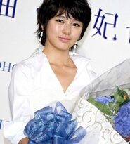 Yoon Eun Hye chịu thiệt để thoát khỏi nhà quản lý cũ