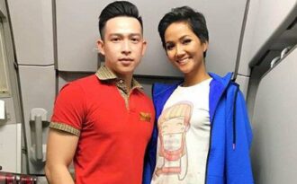 H’Hen Niê lên tiếng khi bị bàn tán về việc mặc áo cũ kỹ, đi giày bẩn lên máy bay